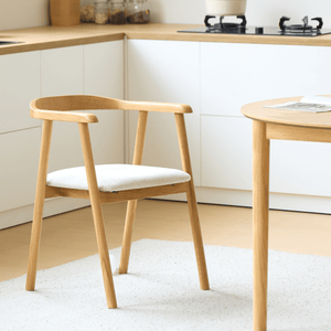 Jocelyn eetkamerstoel in eiken met beige stoffen zitting