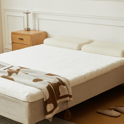 Premium boxspring in beige 140x200 cm met 7 cm topmatras van traagschuim excl. poten