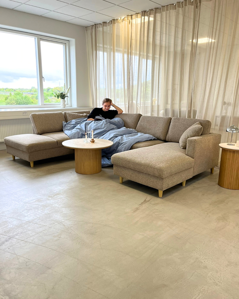 Jennifer linkszijdige U-sofa in zandkleur met chaise longue - L: 300 x D: 208 x H: 82 cm